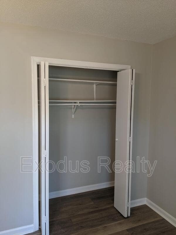 Building Photo - 401 Hickory Ave