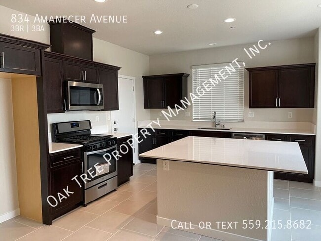 Building Photo - 834 Amanecer Ave