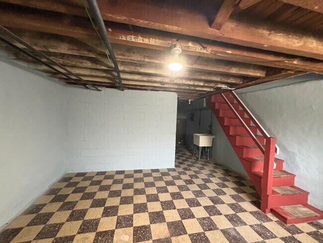 Building Photo - 7010 Kindred St