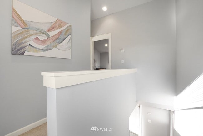 Building Photo - Large 2-Bedroom Northgate Townhome