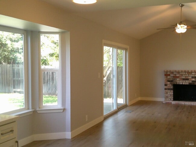 Building Photo - 785 Dogwood Cir