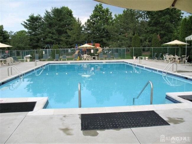 Building Photo - 304 Bromley Pl