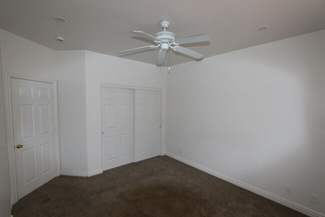 Building Photo - 1497 E Ivy Ln
