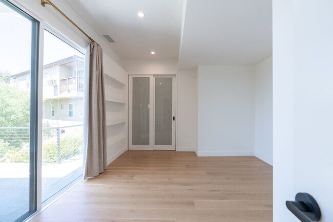 Building Photo - Stunning Views from Silver Lake Hillside Home for Rent with Spectacular Views