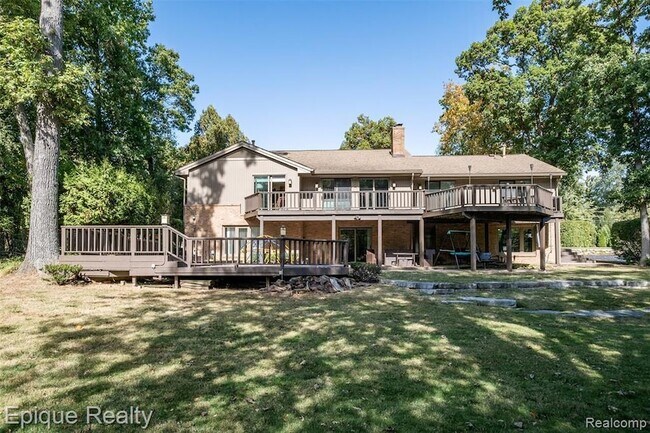 Building Photo - 135 W Hickory Grove Rd