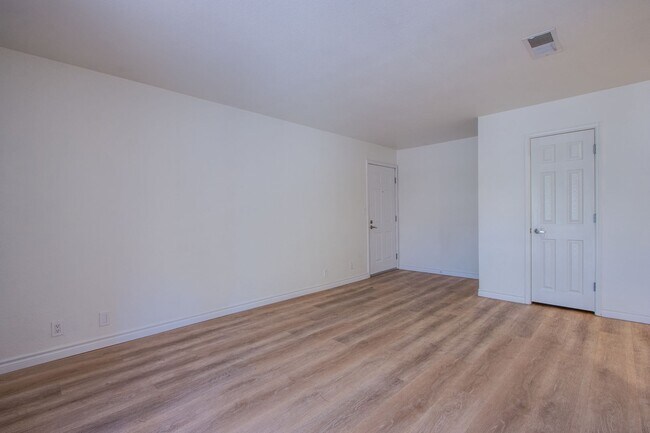 Building Photo - Gorgeous 1Bed/1Bath Condo located in The B...