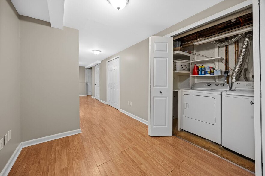 Building Photo - 67 Brentwood Dr