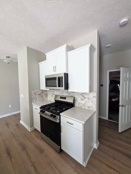 Building Photo - 7235 Grandway Dr