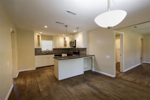 Building Photo - 1004 W Cayuga Dr