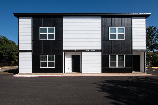 Building Photo - 2 YEAR OLD DUPLEX NEAR ACU!