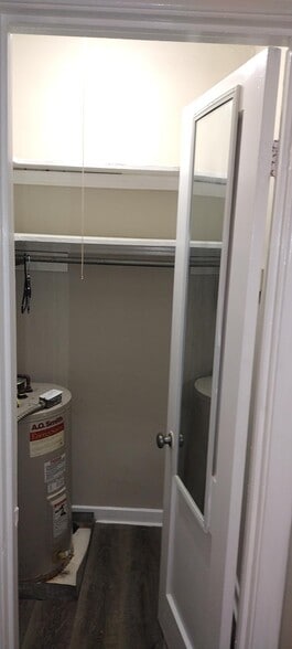 #2 closet - 455 39th Ave N