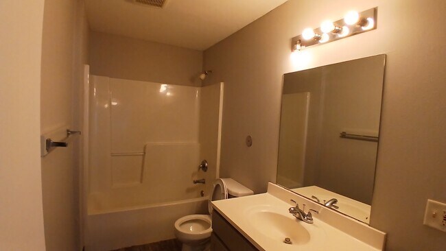 Building Photo - 60 Miller Ave SW