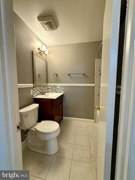Building Photo - 6526 Beechwood Dr