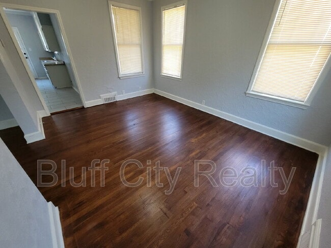 Building Photo - 925 N Trezevant St