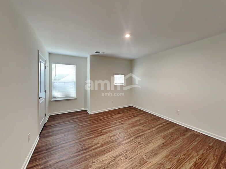 Building Photo - 612 Hamilton Park Dr
