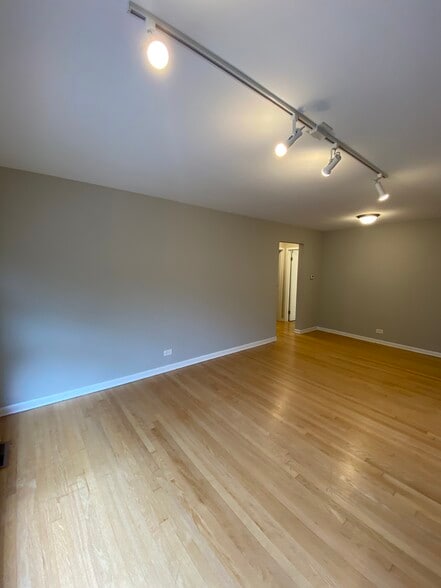 Living/Dining Area - 1942 Linden Ave