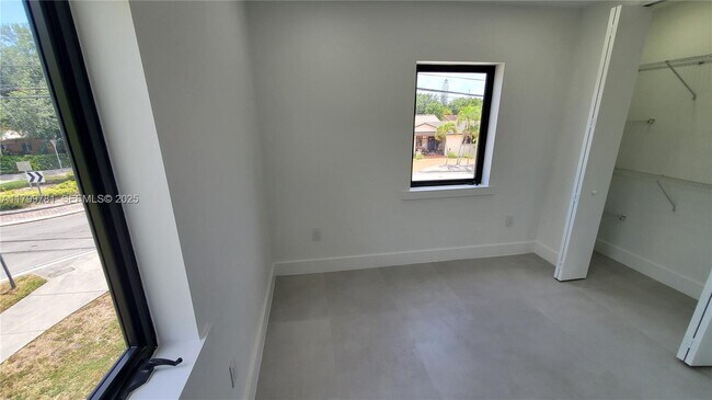 Building Photo - 6201 SW 22nd St