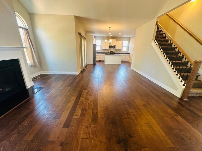 Building Photo - Incredible views 4 bed / 2.5 bath, master on main