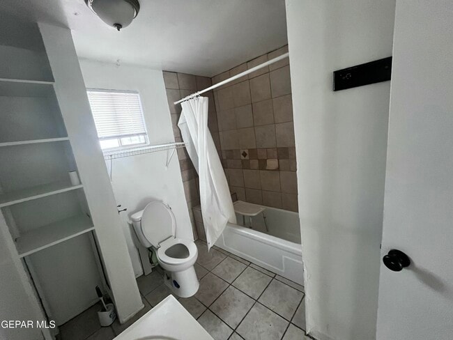 Building Photo - 813 Elmwood Ct