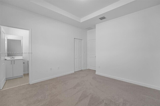 Building Photo - 2858 SE 25th Ave