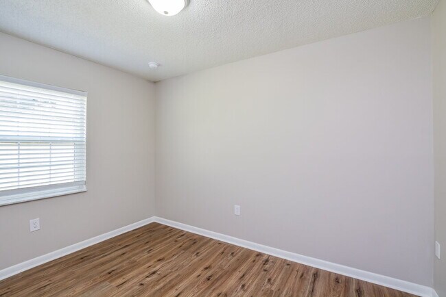 Building Photo - 936 Dora Ave