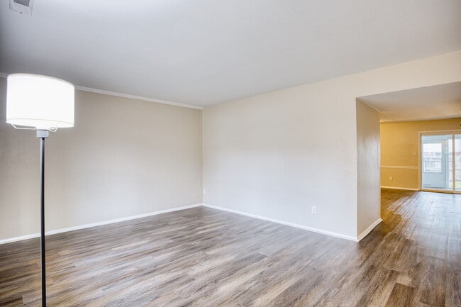 Building Photo - 5721 E Hastings Arch