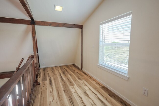 Building Photo - BARN STYLE HOME ON HUGE LOT!!!!1 Bedroom LOFT 1.5 Bathroom