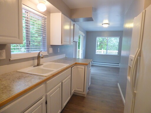 Building Photo - Charming West Seattle Rambler in the Priva...