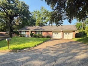 Building Photo - 3 bedroom 2 bath house with 2 car garage