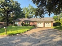 Building Photo - 3 bedroom 2 bath house with 2 car garage