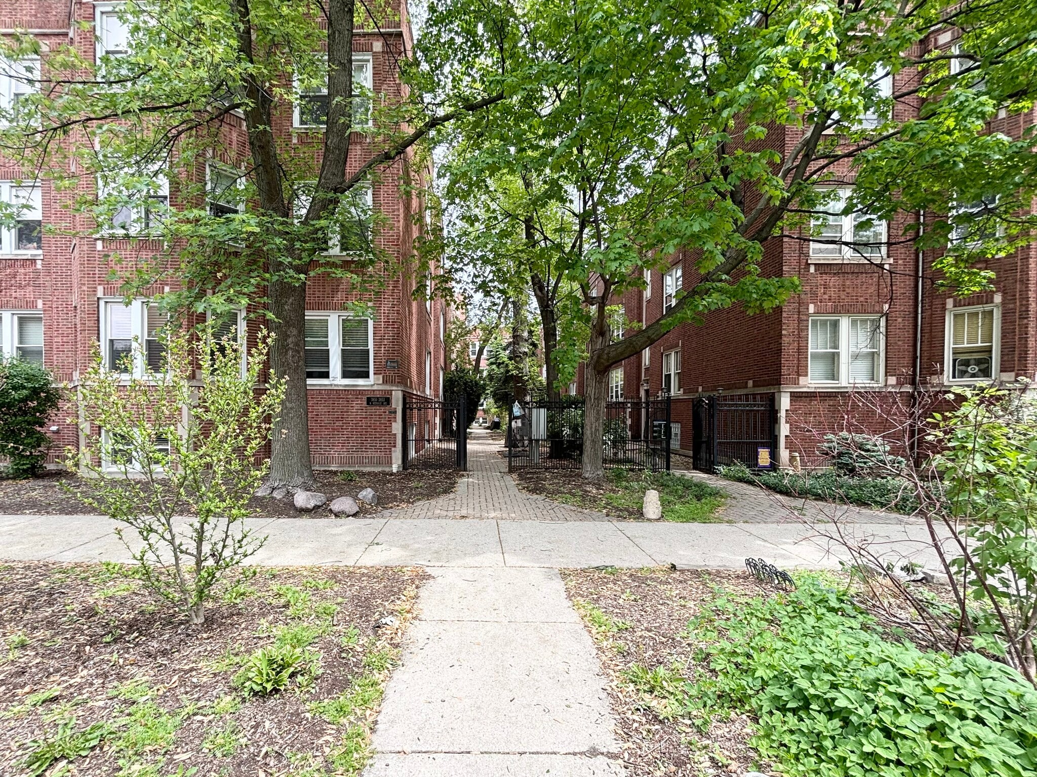 Building Photo - 3851 N Kedvale Ave