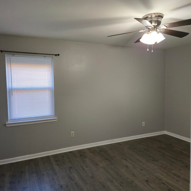 Building Photo - 75 7th Ave