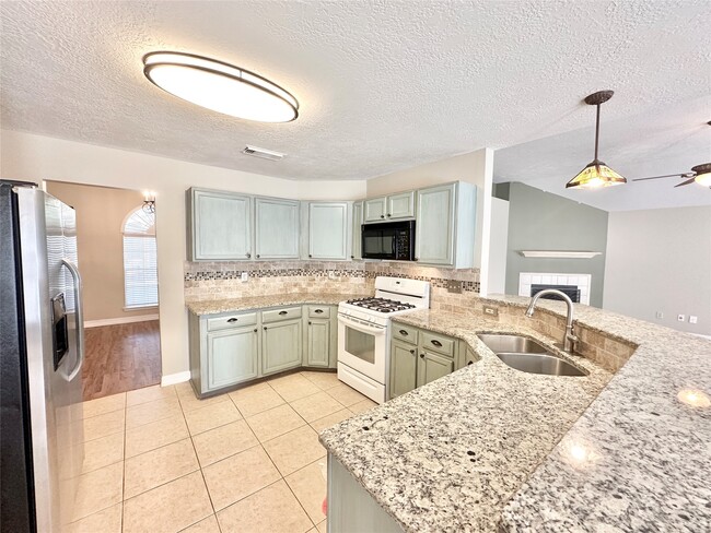 Building Photo - 14307 Cypress Valley Dr