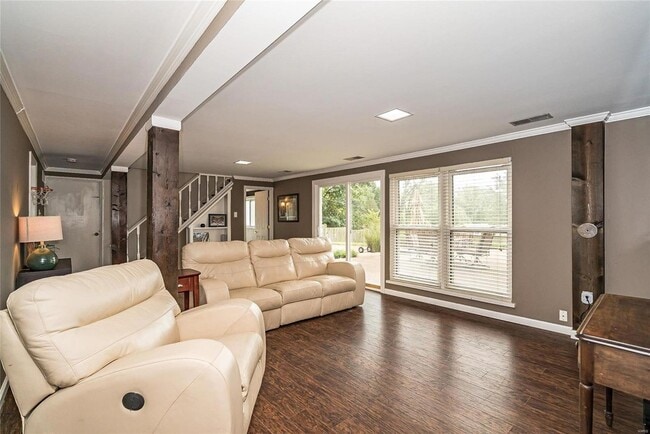 Building Photo - 805 Rockhurst Dr