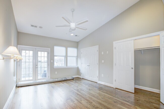 Building Photo - 125 15th St NE