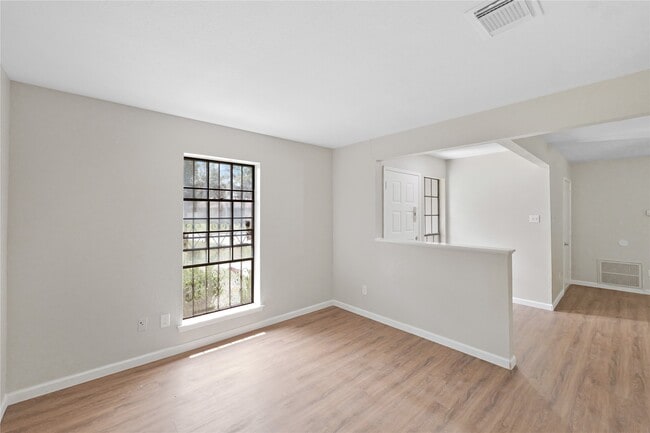 Building Photo - 7111 Pinehook Ln