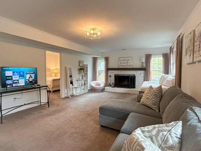 Building Photo - 7601 Bedfordshire Dr