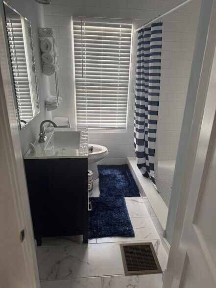 Building Photo - 1106 Central Ave