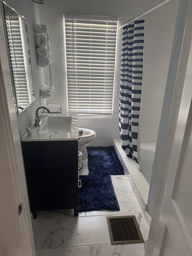 Building Photo - 1106 Central Ave