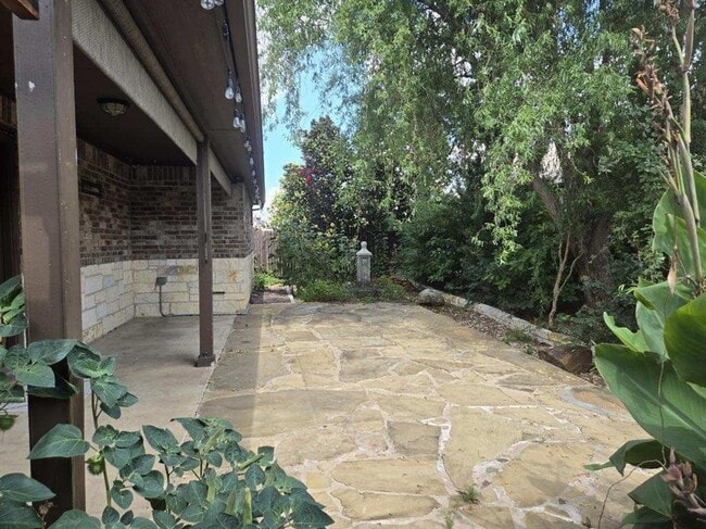 Building Photo - 2009 Alyssas Dr