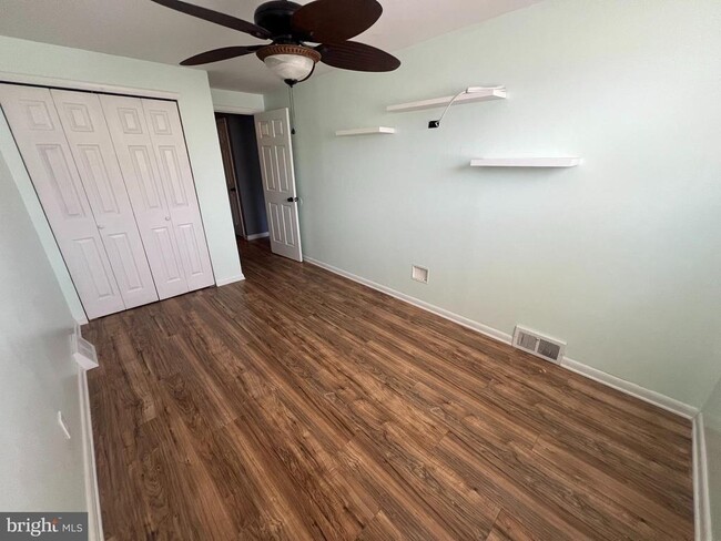 Building Photo - 9439 Lansford St