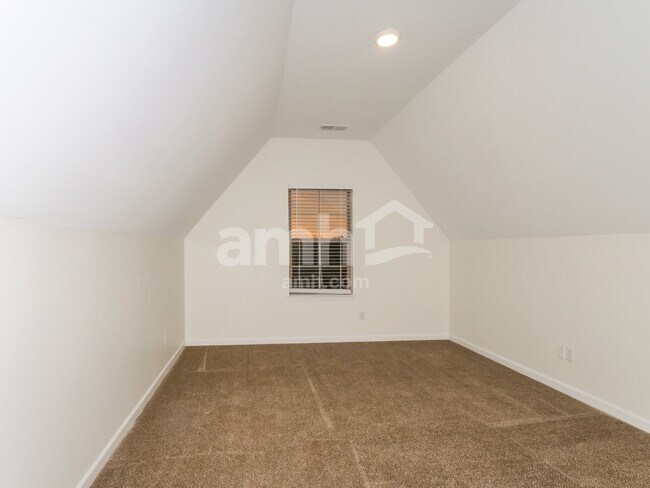 Building Photo - 45 Donna Lyn Dr
