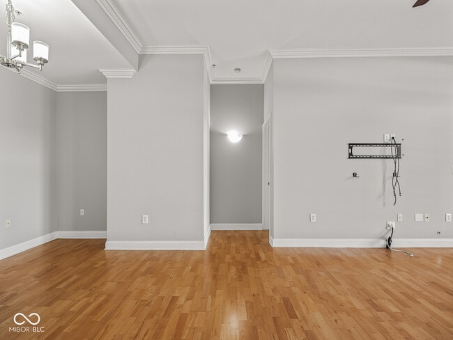 Building Photo - 450 E Ohio St