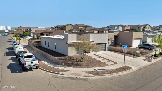 Building Photo - 12631 Mark Twain Ave