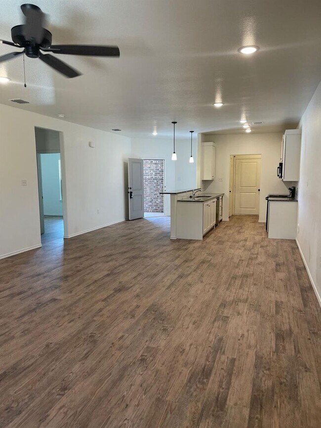 Building Photo - 5536 Kemper St
