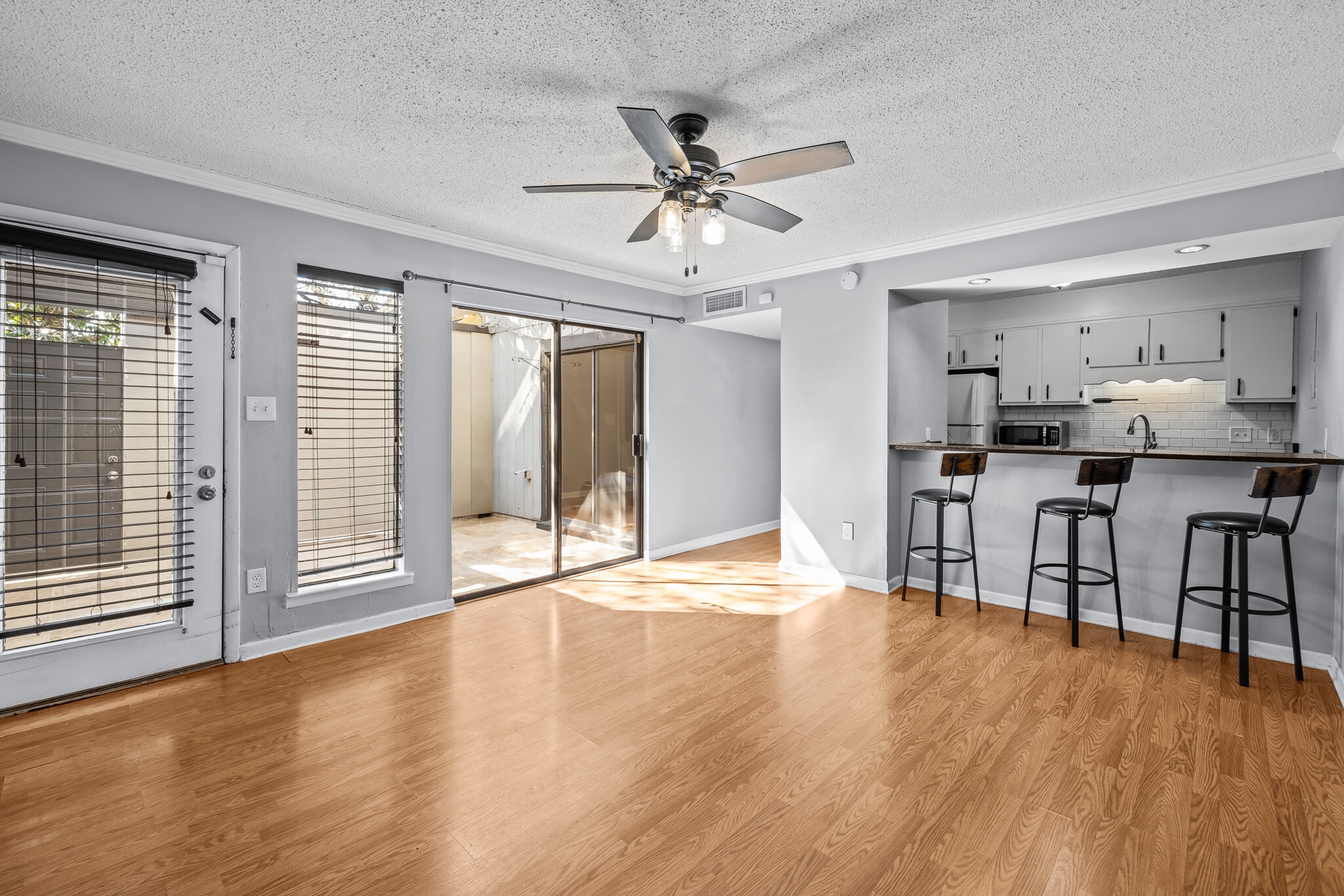 Building Photo - 3350 Altamont S