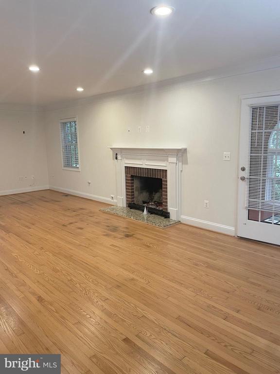 Building Photo - 9309 Main St