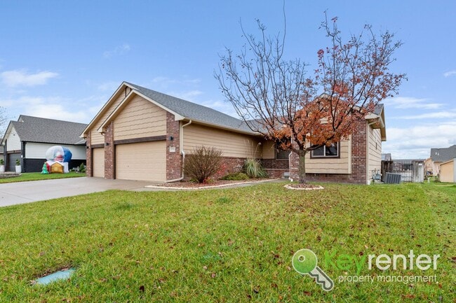 Building Photo - Beautiful 4 Bedroom 3 Bath | Goddard School District