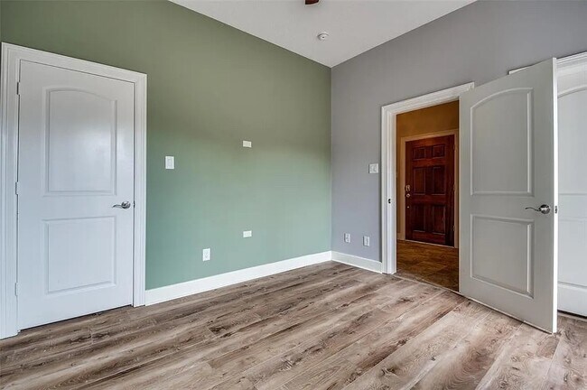 Building Photo - 1126 Hempstead Villa Ln