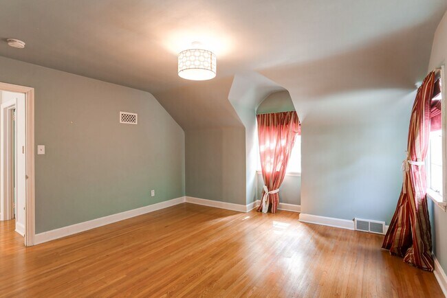 Building Photo - 4 bedroom, 2.5 bathroom home in Camp Hill
